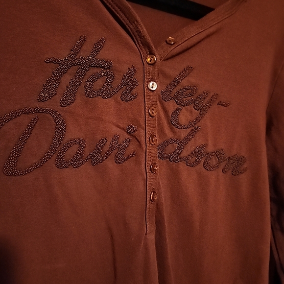 Harley Davidson Woman's Sz S Long Sleeve cotton maroon top, front beaded logo - Picture 4 of 10